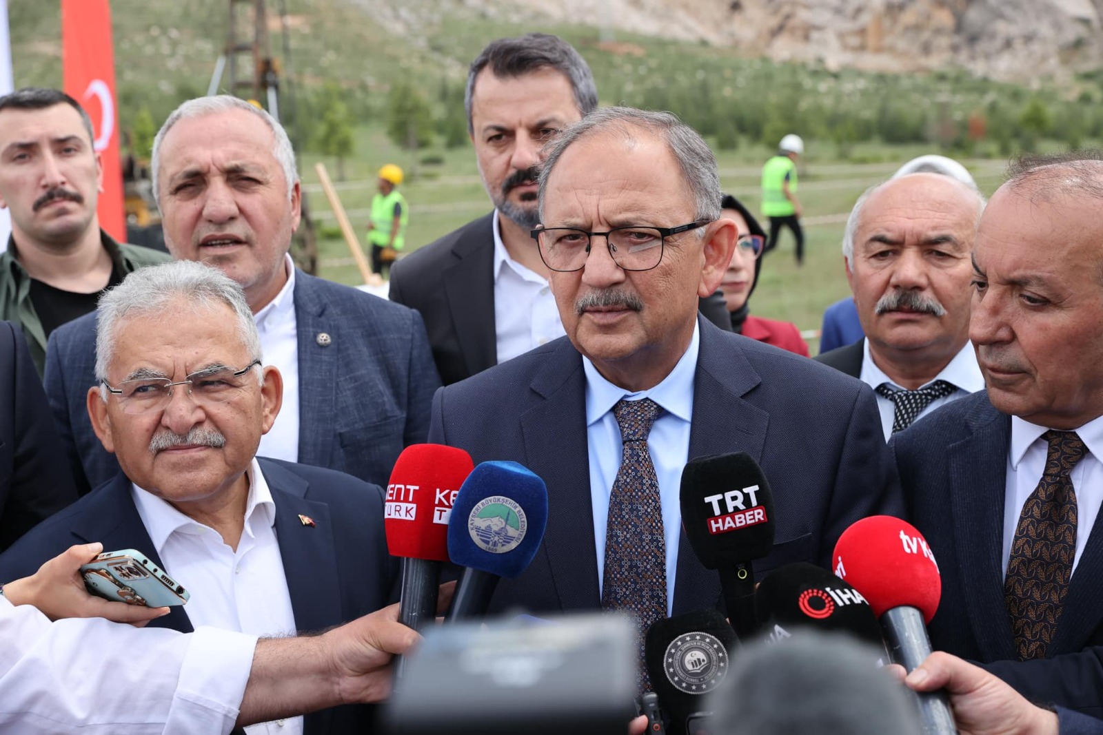 Bakan Özhaseki: “İki Memduh bir araya gelince burada daha çok hizmet edilecek”